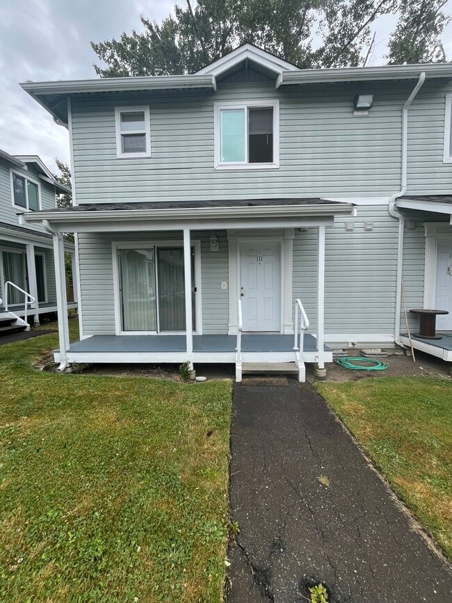 Building Photo - Townhouse Style Two Bedroom Apartment in Bellingham