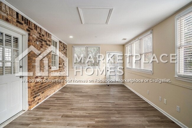 Building Photo - 2105 Pinewood Dr