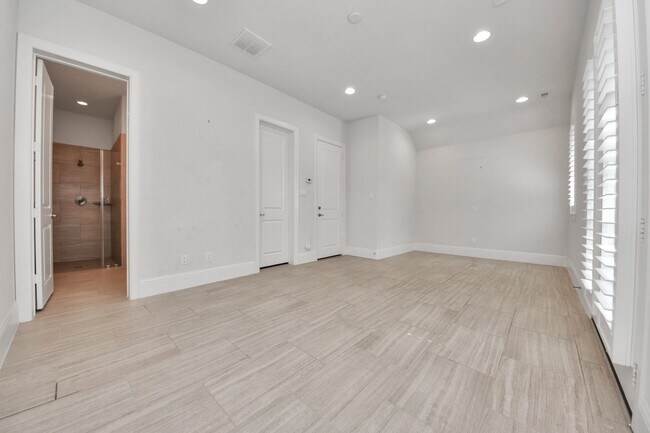 Building Photo - 2606 Madeline Grove Dr