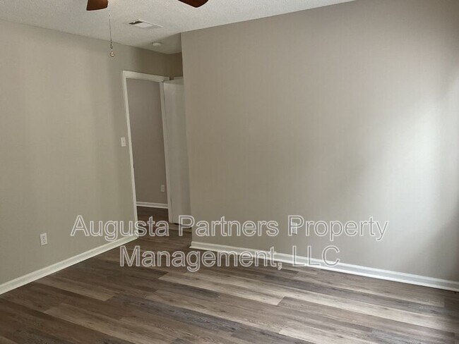 Building Photo - 1546 Hamilton Dr