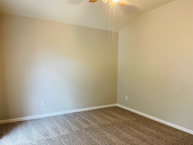 Building Photo - 2111 Castle Gardens Ln