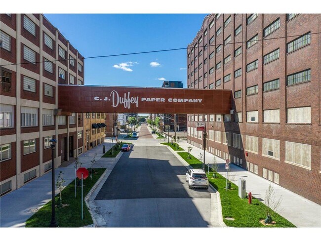 Building Photo - 700 N Washington Ave