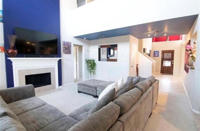 Building Photo - 2727 Troy Dr