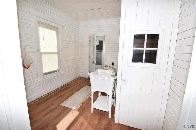 Building Photo - 248 East Ave