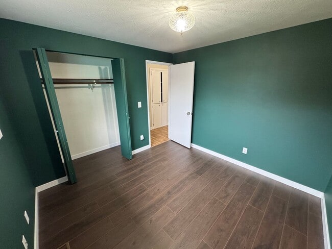 Building Photo - Charming 3 Bed / 2 Bath Ranch on Large Lot – Cul-de-Sac Location – $2,495/mo