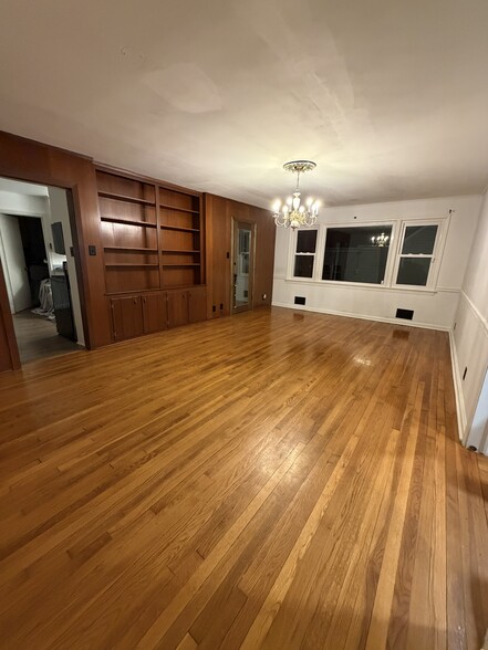 Building Photo - 161 Blades St