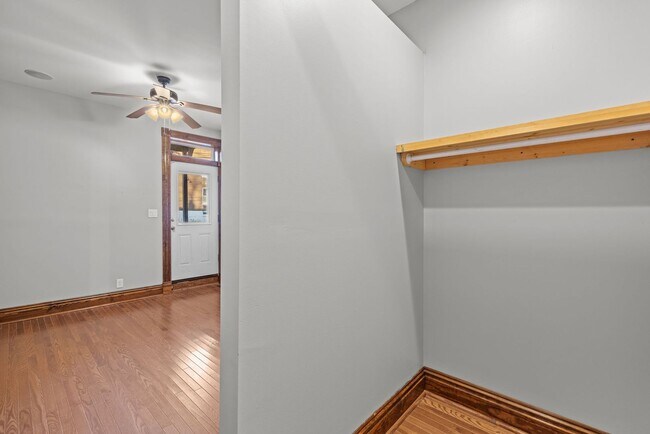 Building Photo - Charming 2 Bedroom Apartment in Benton Par...