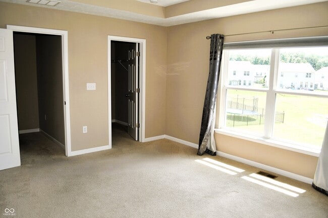 Building Photo - 2327 Creekland Dr