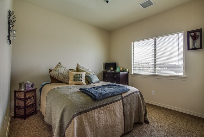 Building Photo - Home For Rent - Amazing 2 Story Home w/ Re...