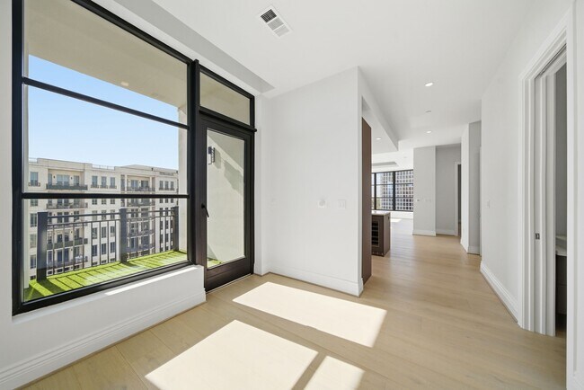 Building Photo - 2323 San Felipe St