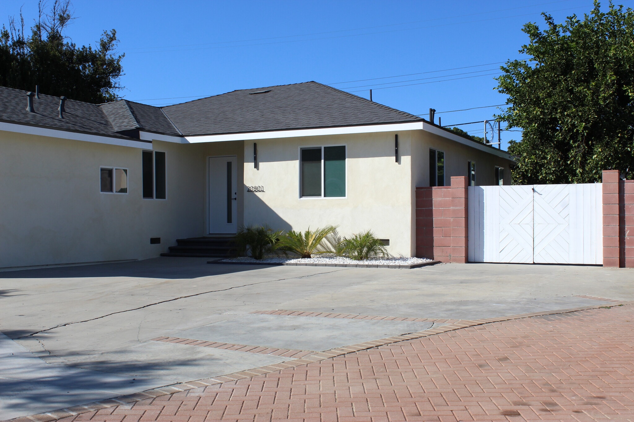 Front - 20801 Bassett St