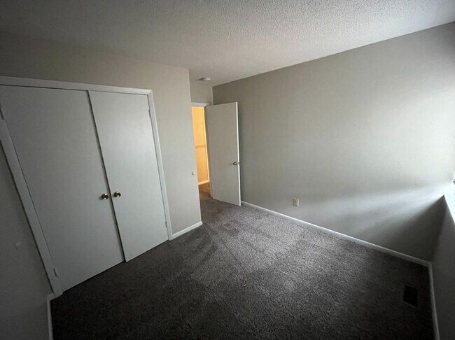 Building Photo - Fantastic 3 bedroom Raleigh Condo