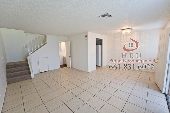 Building Photo - SW-3 bedrooms 2.5 baths condo