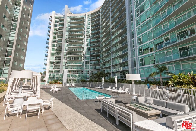 Building Photo - 13600 Marina Pointe Dr