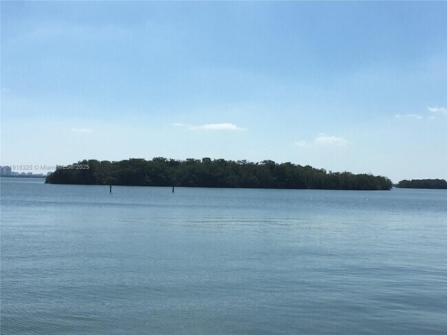 Building Photo - 880 NE 69th St