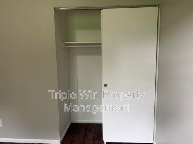 Building Photo - 3015 Matlock Dr