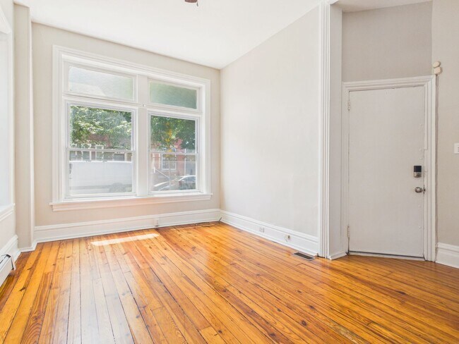 Building Photo - 206 Kelker St