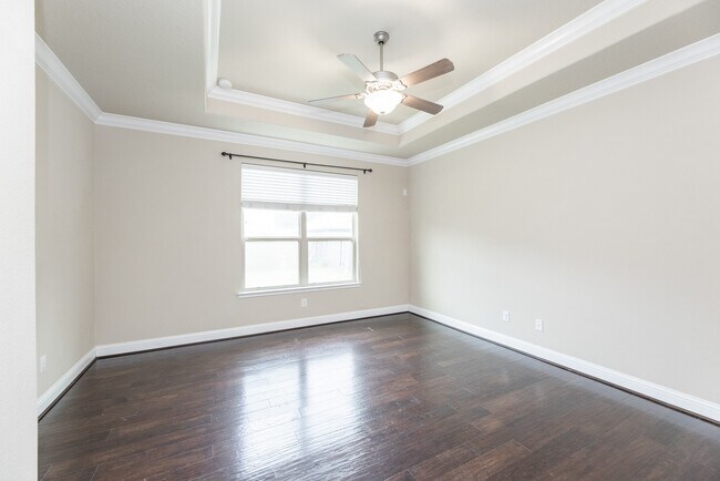 Building Photo - 6123 Northcrest Village Way