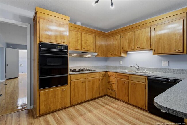 Building Photo - 1829 Martindale Dr