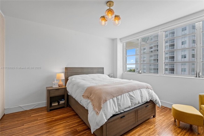 Building Photo - 1408 Brickell Bay Dr