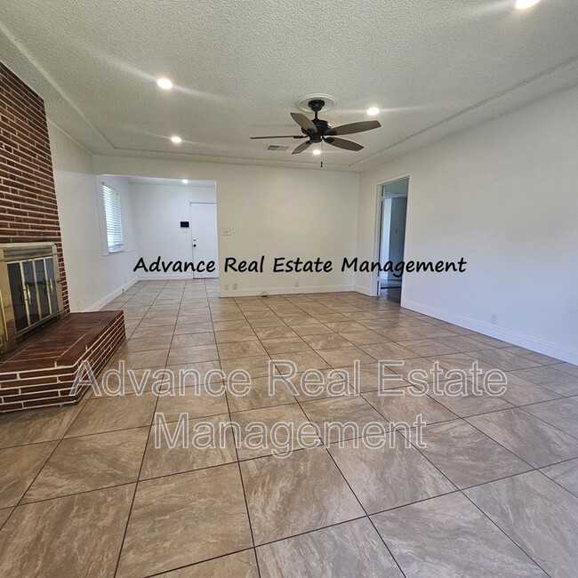 Building Photo - 6925 Chevy Chase Way