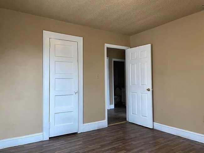 Building Photo - "Charming 2-Bedroom Retreat in Greenville - Perfect for Cozy Living!"