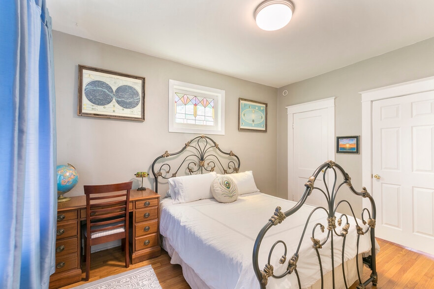First floor bedroom - 4945 Delor Street