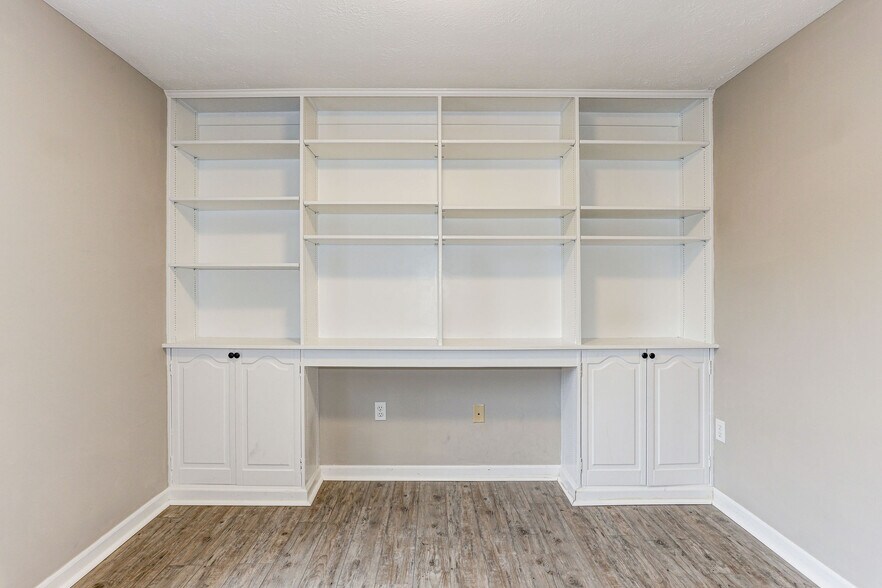 Building Photo - 624 Jupiter Hills Court