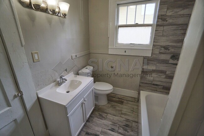 Building Photo - 1785 Steiner Ave SW