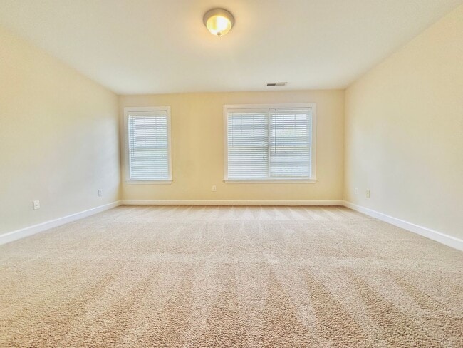 Building Photo - 5 BD, 4 BA Beautiful Wakefield Home