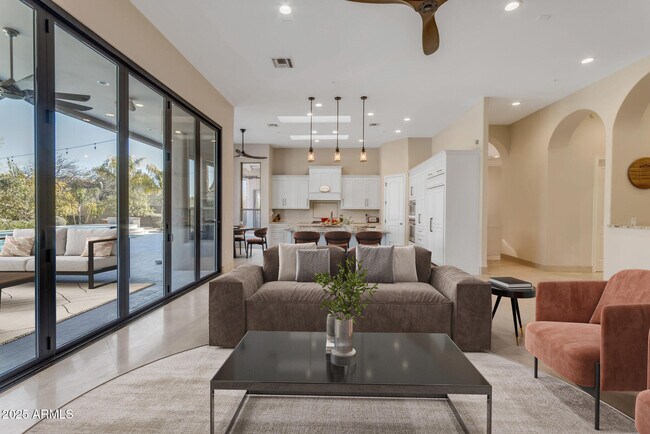 Building Photo - 6938 E Lomas Verdes Dr