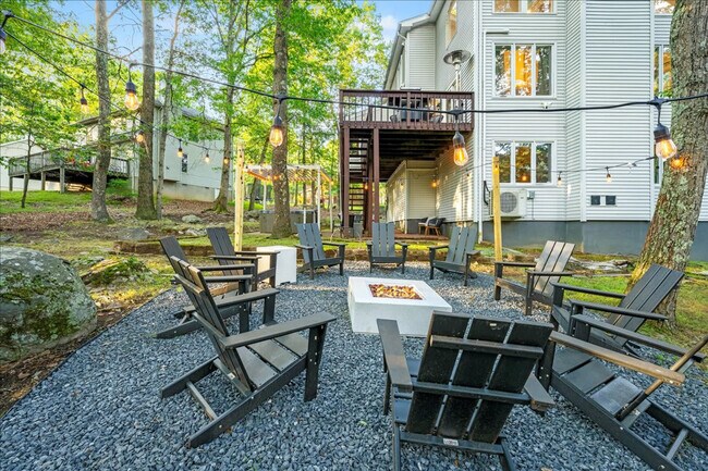 Building Photo - 1825 Jennifer Dr