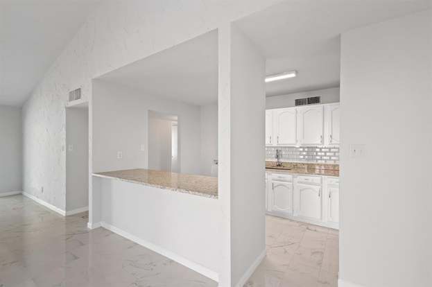 Building Photo - 2215 Overbrook Dr