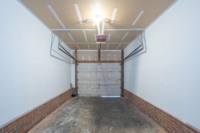 Building Photo - Updated 2 Bed, 2 Bath Condo in Charlotte