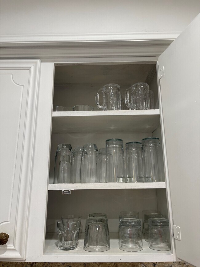 Building Photo - 1880 Saxony Ln