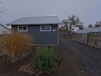 Building Photo - Lovely Remodeled 2 Bedroom Home in the hea...