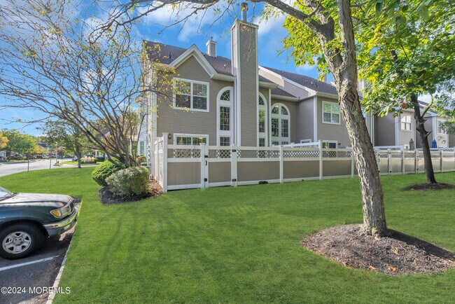 Building Photo - 2 Charles Ct