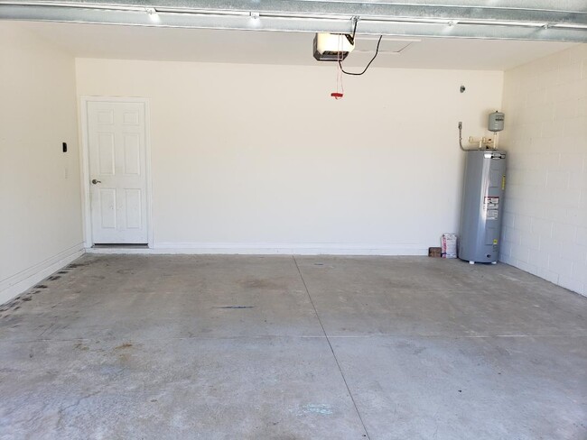 Building Photo - 2529 SW 11th Pl