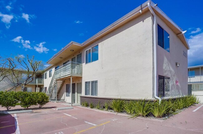 Building Photo - 2425 S Ridgeley Dr