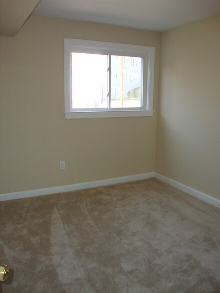 Building Photo - 750 Barnaby St SE