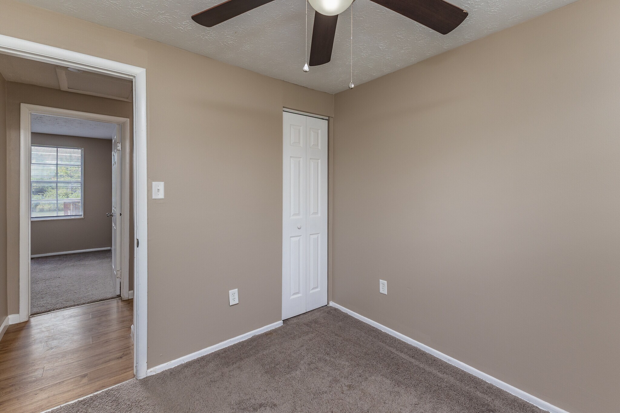 Building Photo - 1885 Lincrest Dr