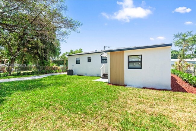 Building Photo - 1121 NW 57th St