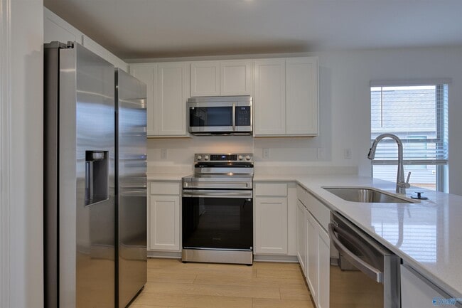 Building Photo - 180 Labrador Ln