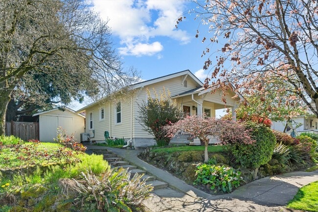 Building Photo - 840 N Farragut St