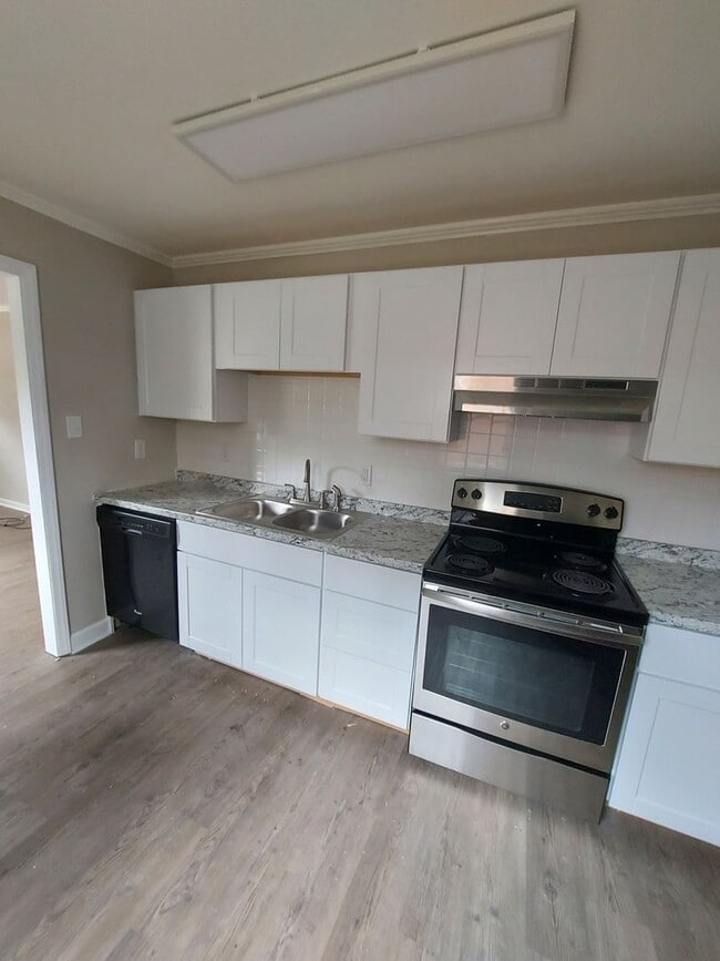 Building Photo - 2721 Columbus Cir