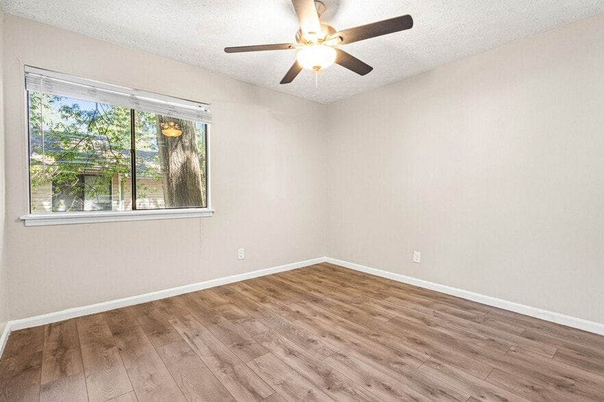 Building Photo - 8586 Creekwood Way