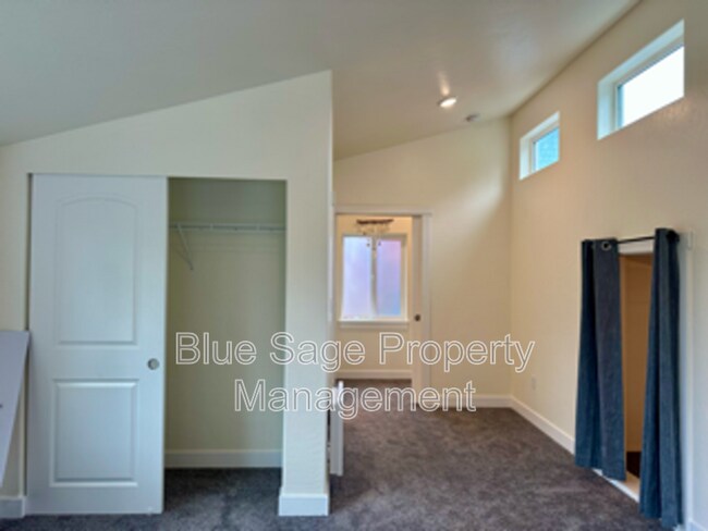 Building Photo - 410 Eddy Ct