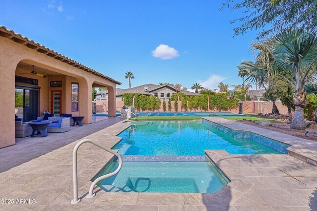 Building Photo - 351 N Cloverfield Cir