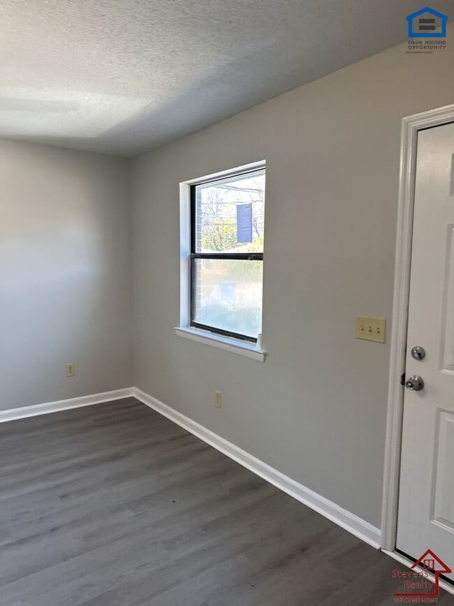 Building Photo - 1702 Olive St