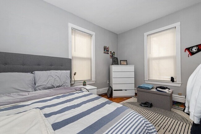 Building Photo - MISSION HILL BEAUTIFUL 4BED / 2BATH AVAILABLE 9/1/2026